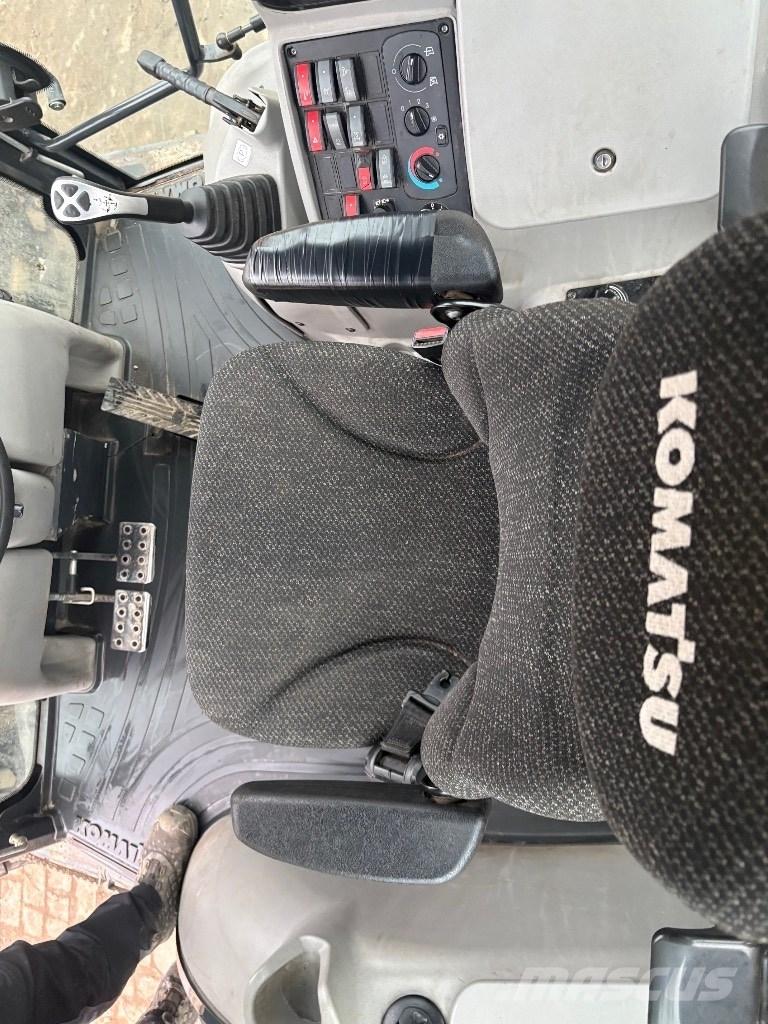 Komatsu WB 97 S Backhoe