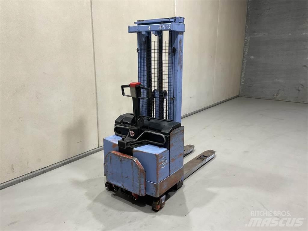BT LSV 1250 E Self propelled stackers