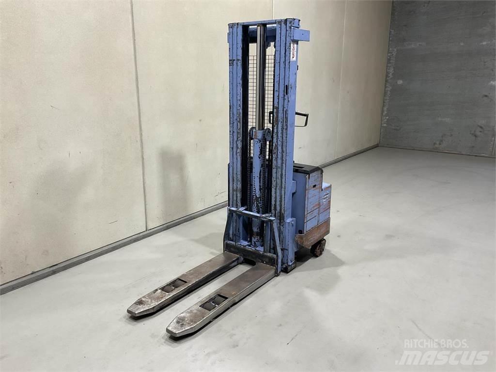 BT LSV 1250 E Self propelled stackers
