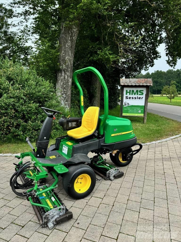 John Deere 2500 B Greens mowers