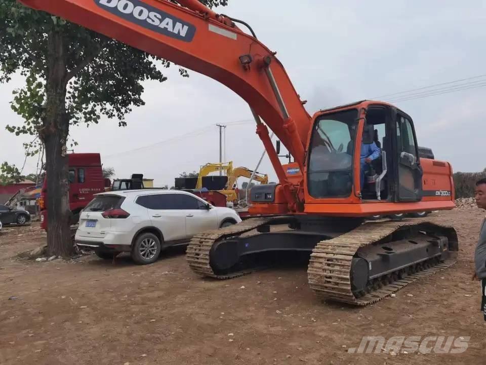 Doosan DX300LC Crawler excavators