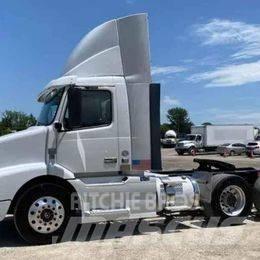 Volvo VNL 64T200 Prime Movers