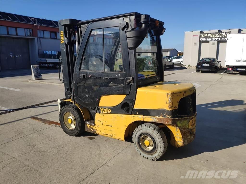 Yale GDP35VX Diesel trucks