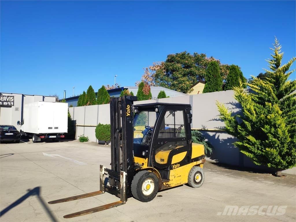 Yale GDP35VX Diesel trucks