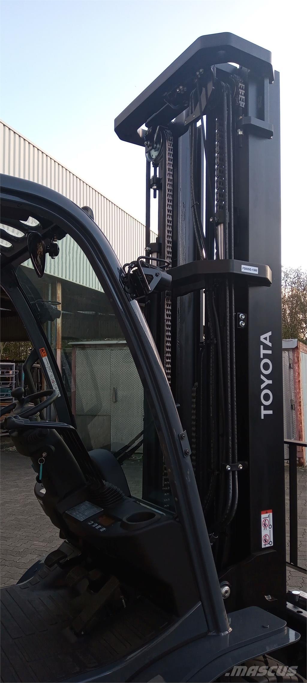 Toyota 02-8FGJF35 LPG trucks