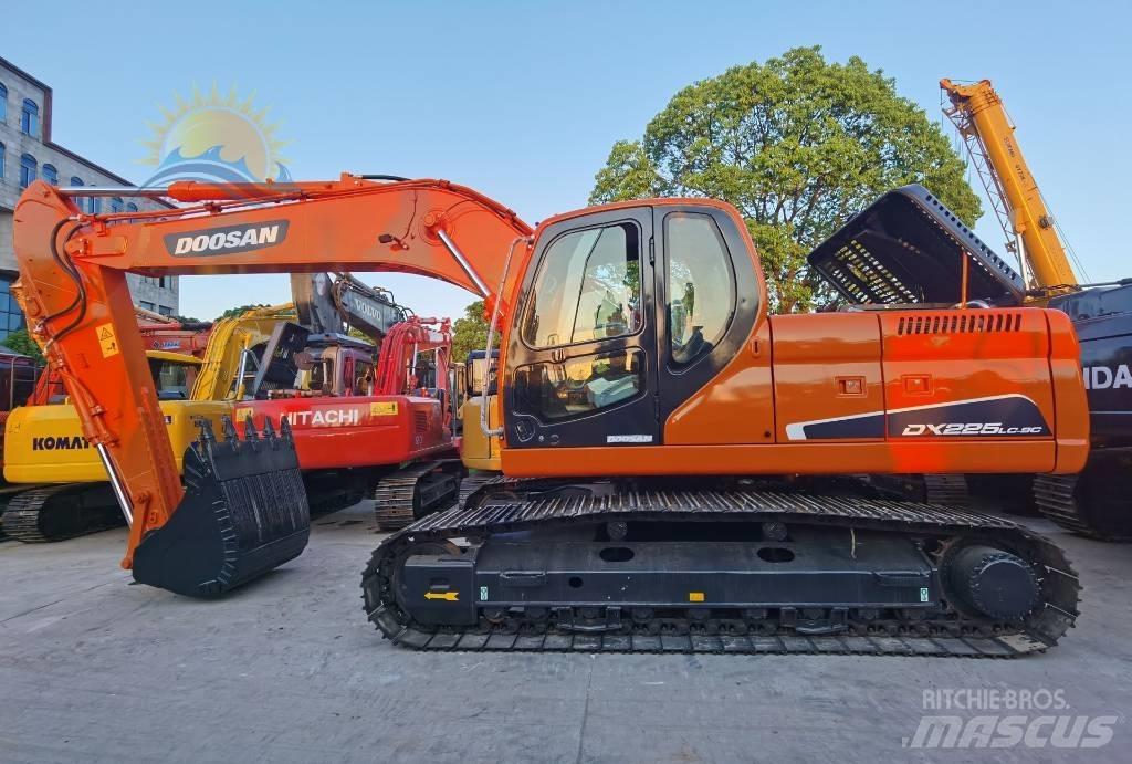 Doosan DX 225 Crawler excavators