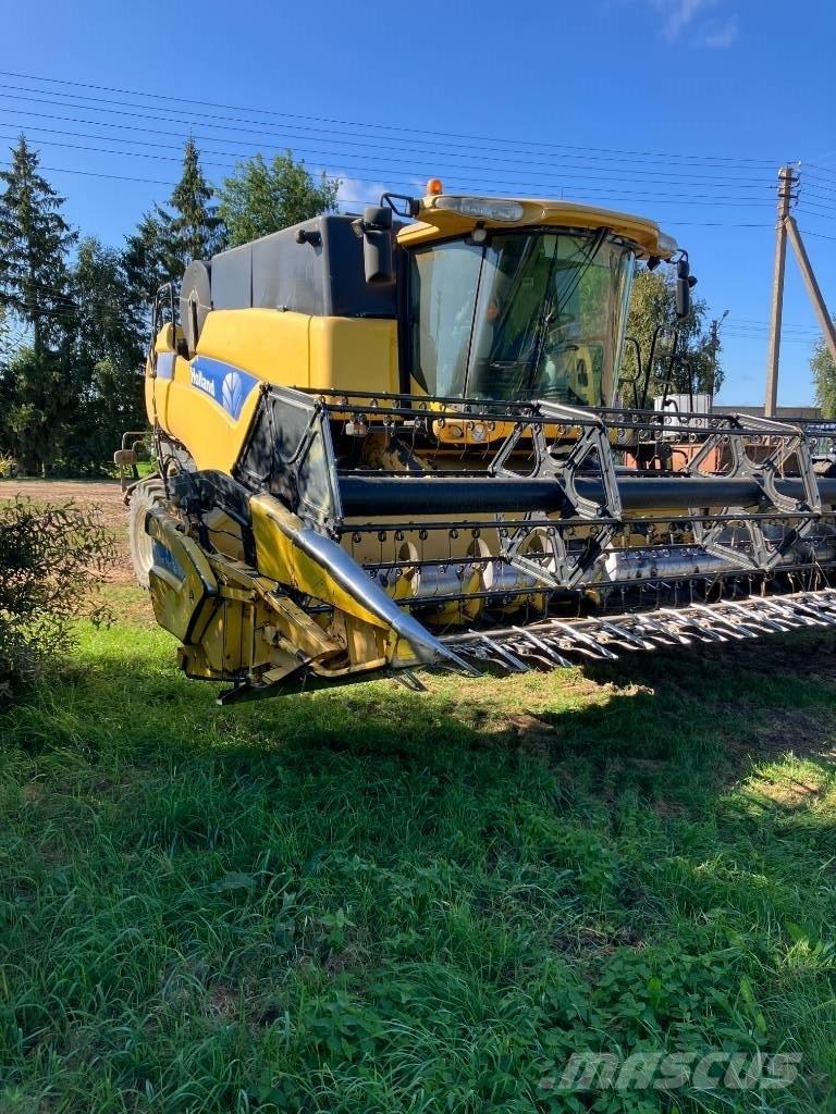 New Holland CX 8080 Combine harvesters