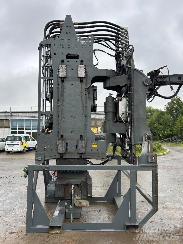 Liebherr LV36 Vibratory pile drivers