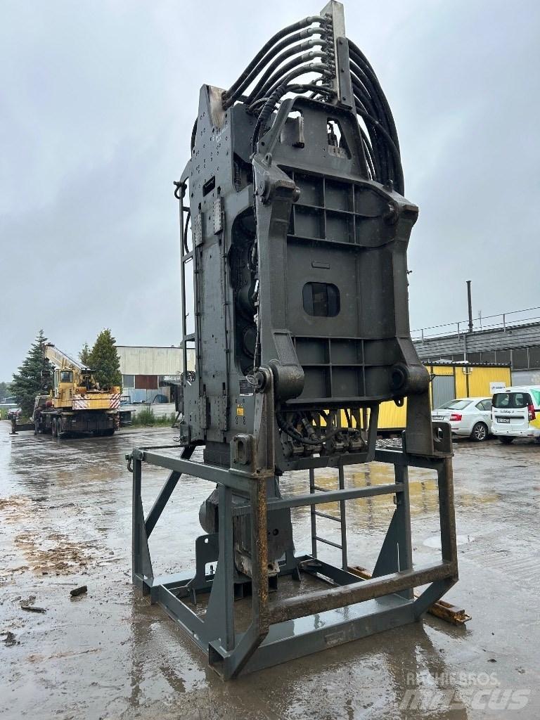 Liebherr LV36 Vibratory pile drivers