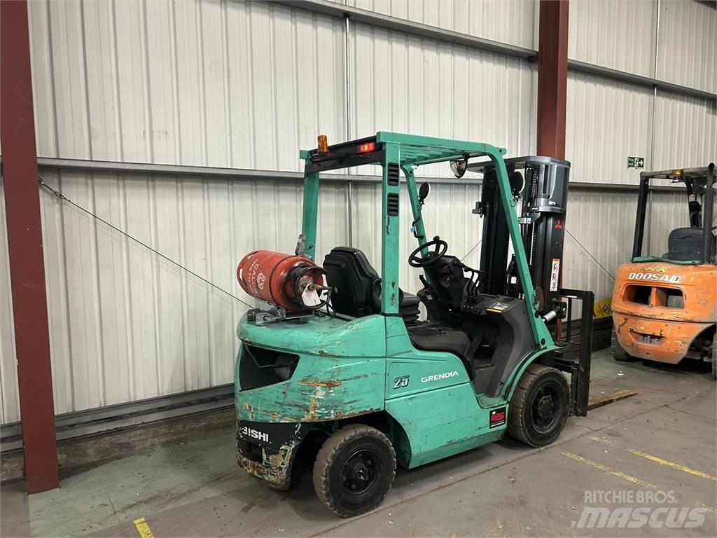 Mitsubishi FG25NT LPG trucks