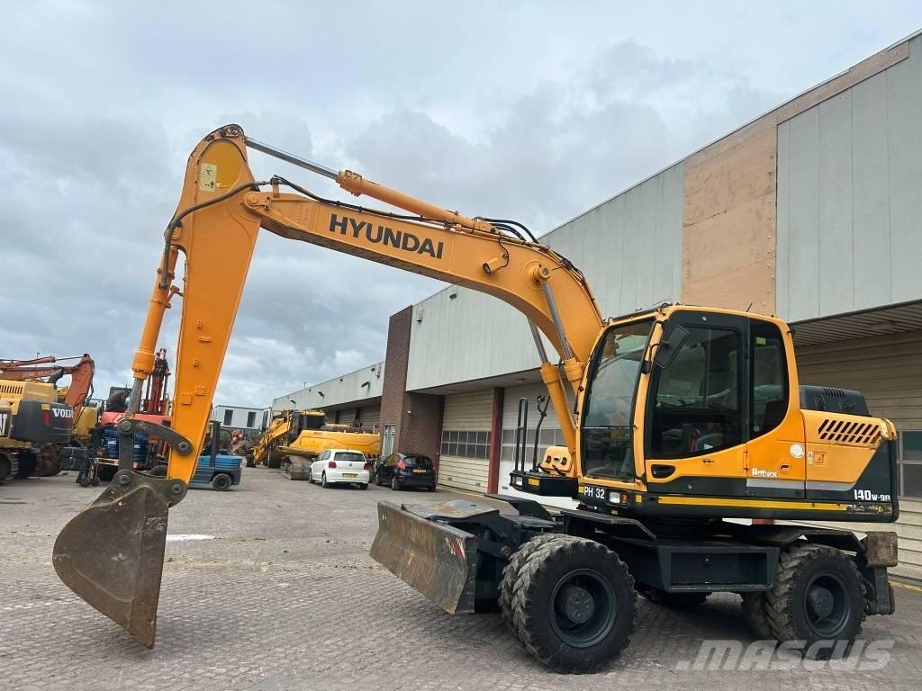 Hyundai 140W-9A Wheeled excavators