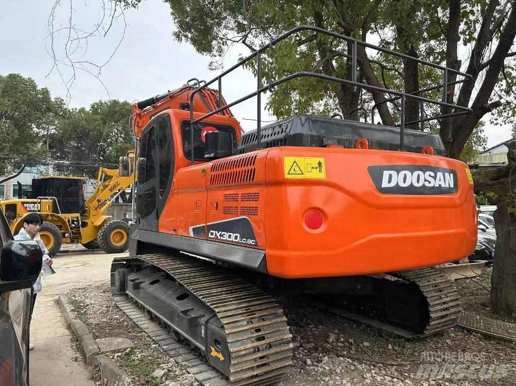 Doosan DX 300 LC Crawler excavators