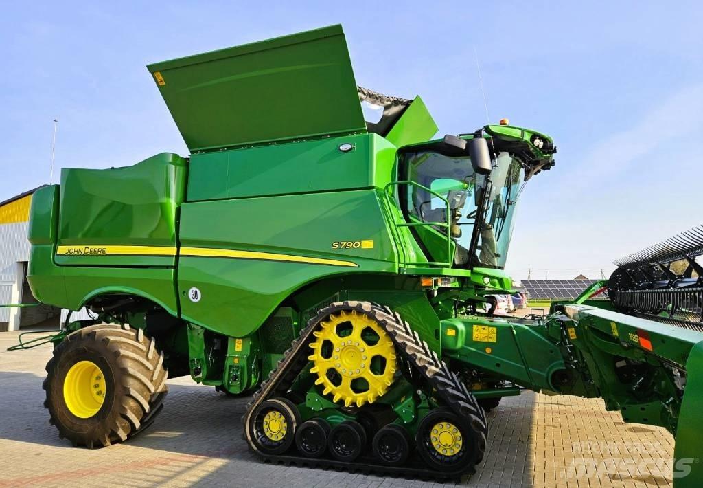 John Deere S790 Combine harvesters