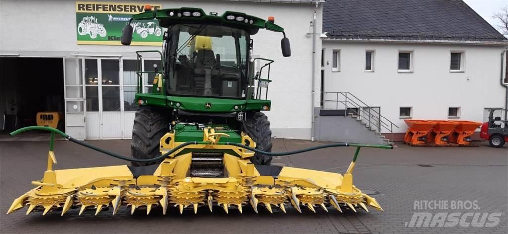 John Deere 8400i Forage harvesters