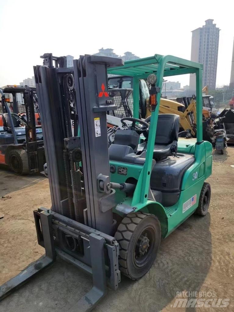 Mitsubishi FD30 Diesel trucks