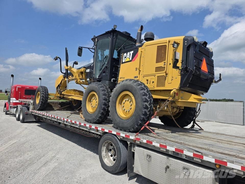 CAT 140 M 2 Graders