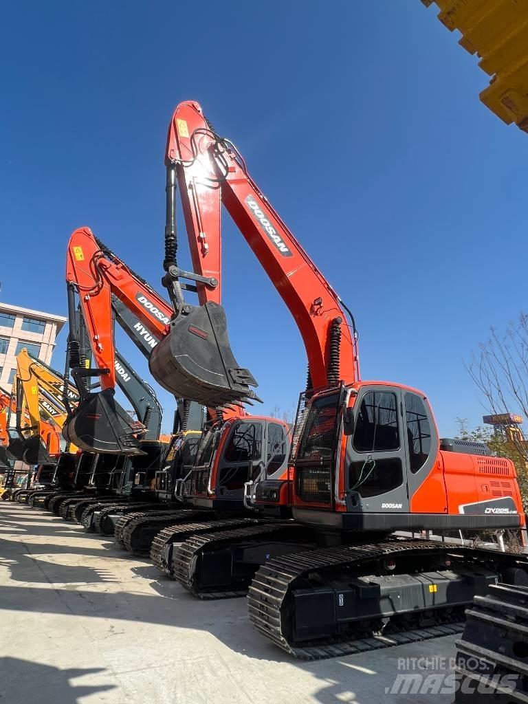 Doosan DX 225 Crawler excavators