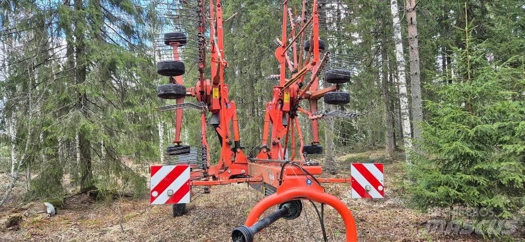 Kuhn GA 8121 Windrowers