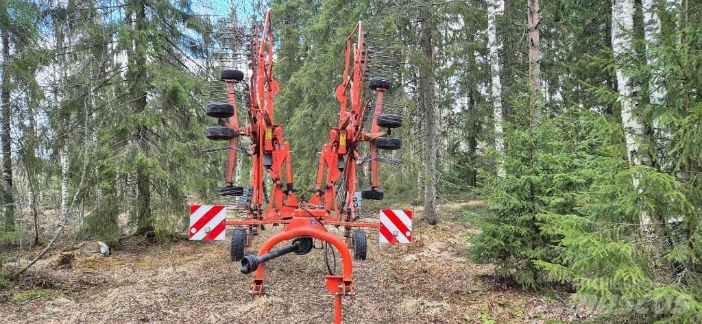 Kuhn GA 8121 Windrowers