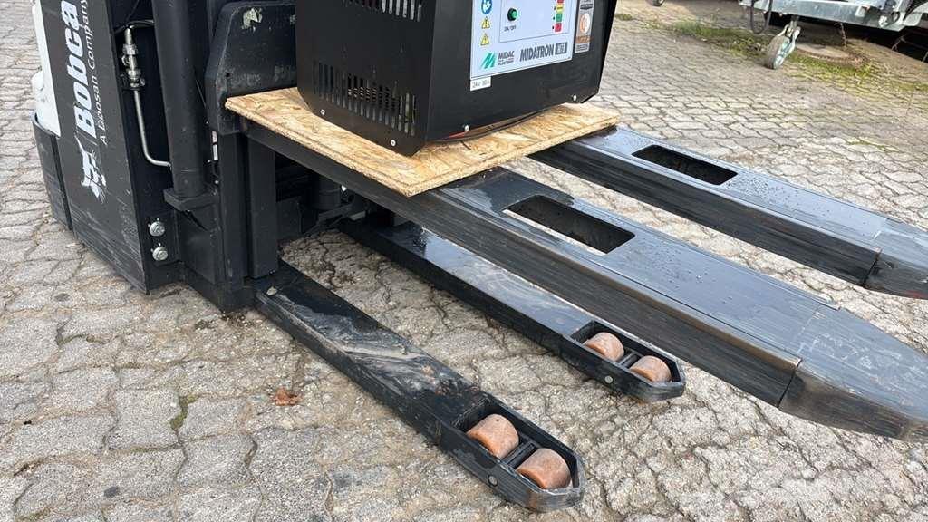 Doosan BSL16N Pedestrian stacker