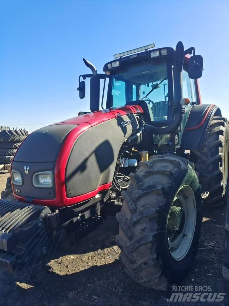 Case IH FARMALL 1404 Tractors