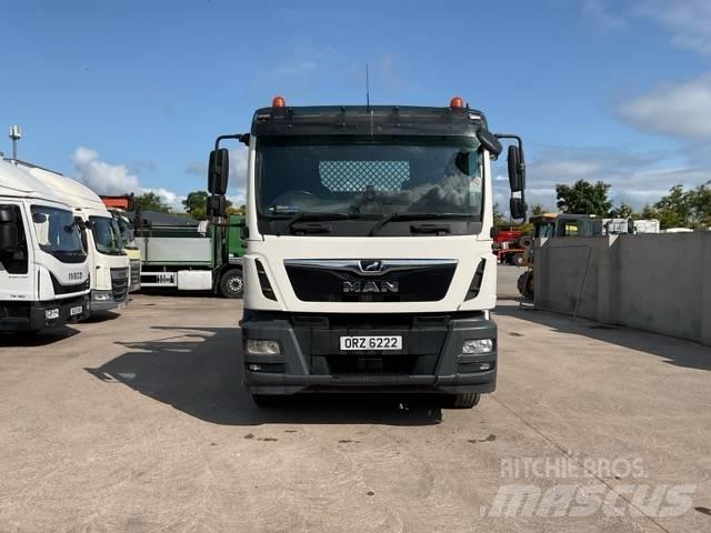 MAN TGM 18.250 Skip bin truck