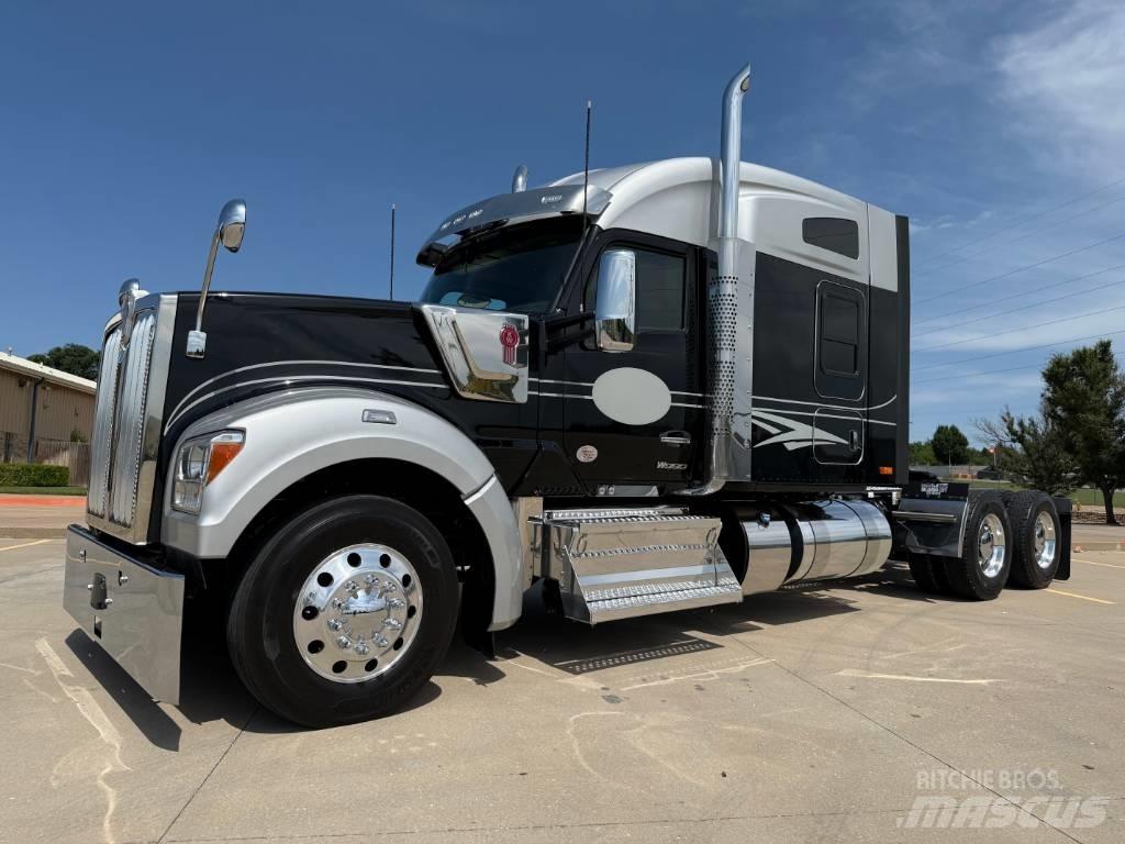 Kenworth W 990 Prime Movers