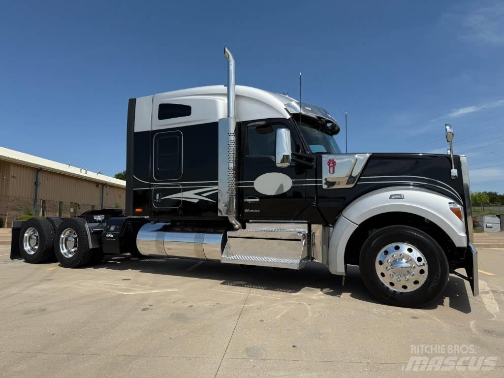 Kenworth W 990 Prime Movers