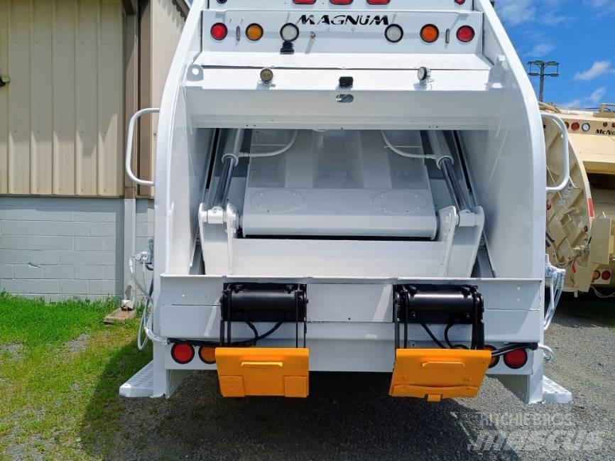International 7400 Waste trucks