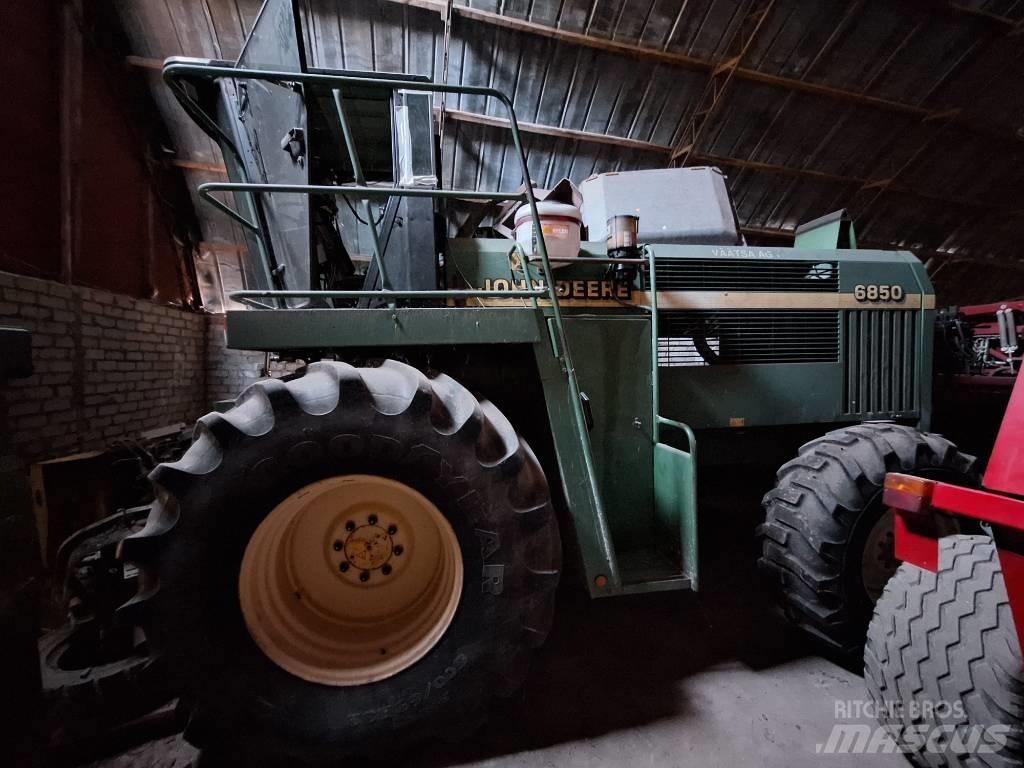 John Deere 6850 Forage harvesters