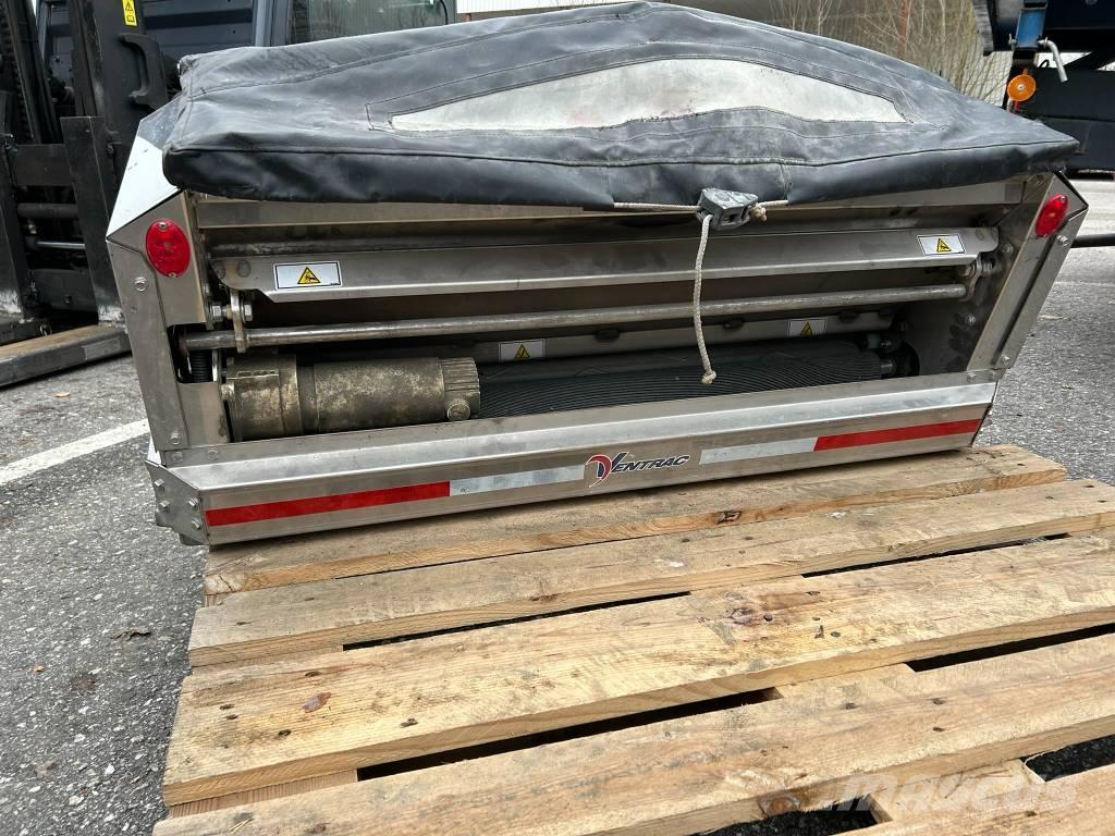 Ventrac SA250 Gritters