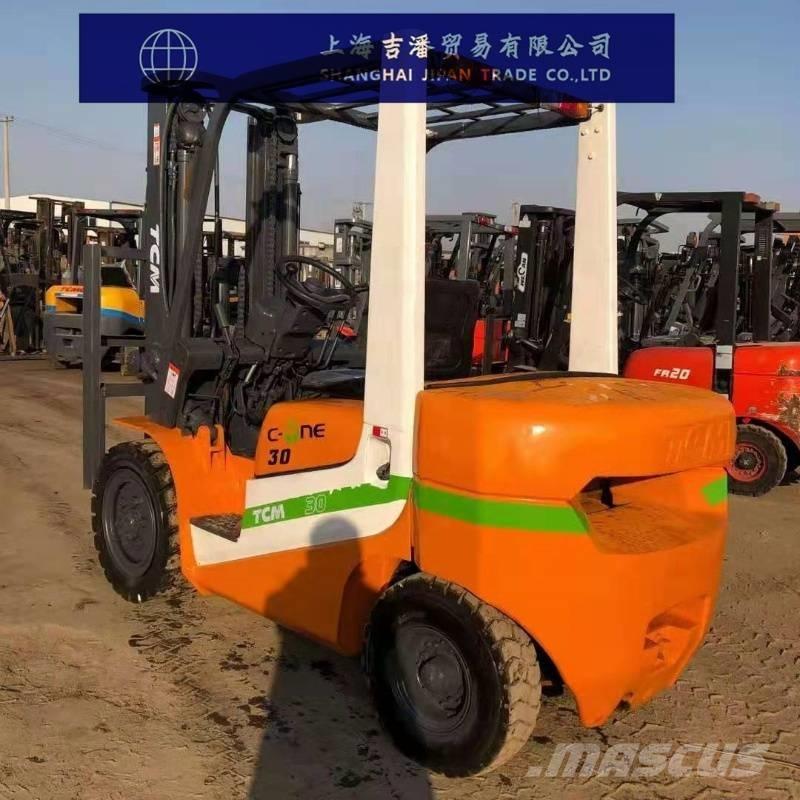 TCM 30 Diesel trucks