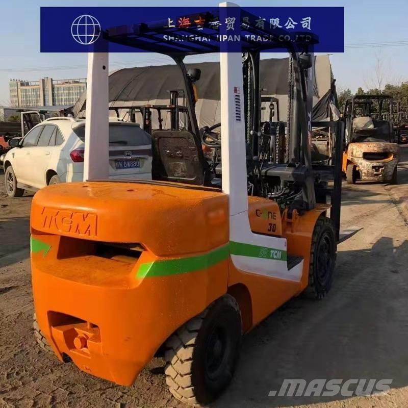 TCM 30 Diesel trucks