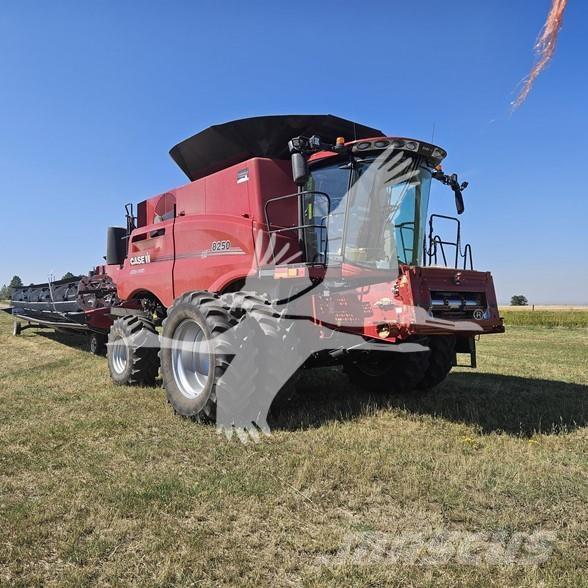 Case IH 8250 Combine harvesters