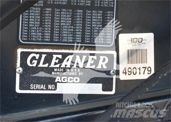 Gleaner R62 Combine harvesters