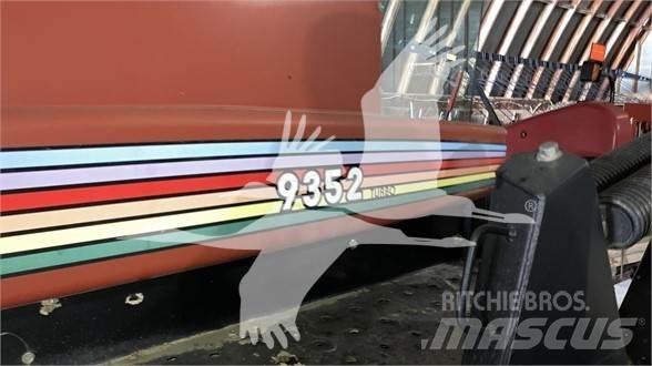 MAC DON 9352 Windrowers