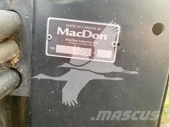 MAC DON FD70 Combine harvester heads