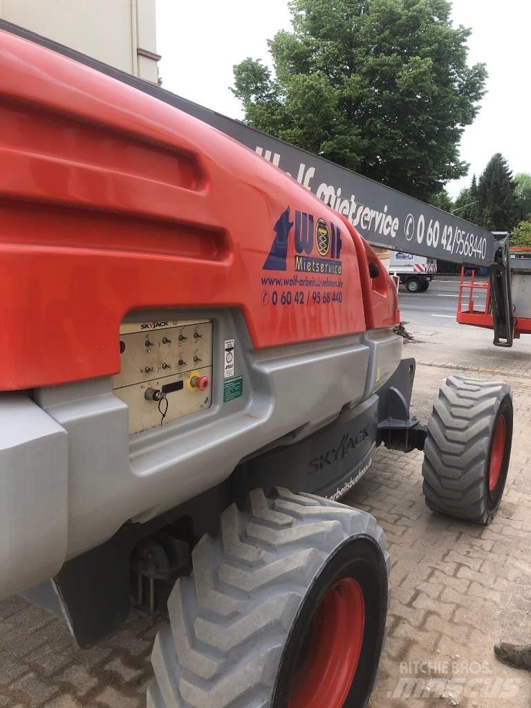 SkyJack SJ 66 T Articulated boom lifts