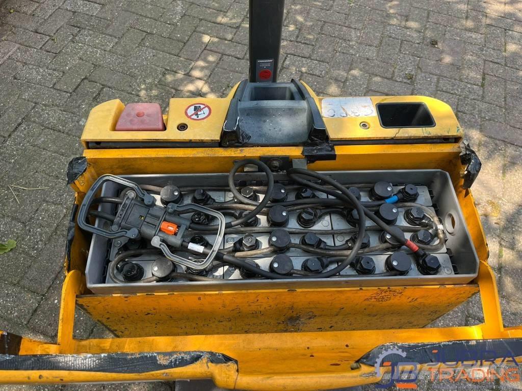 Jungheinrich EJE 118 Pedestrian stacker