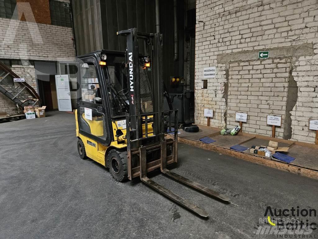 Hyundai 18D-7E Diesel trucks