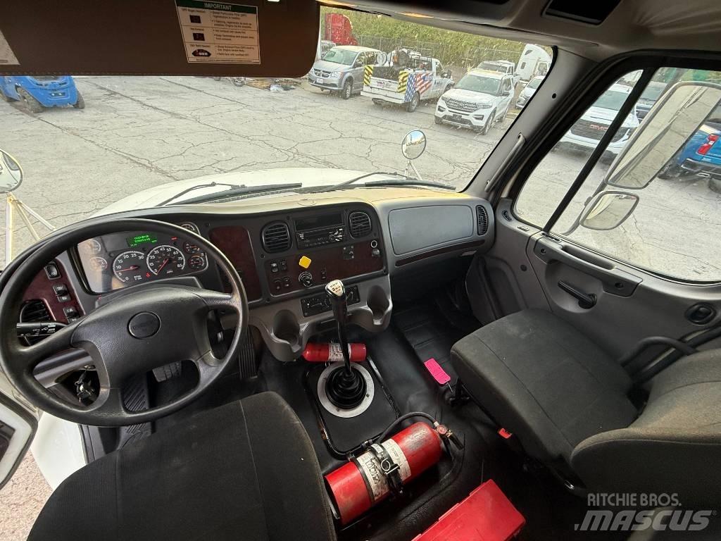 Freightliner M 106 Box trucks