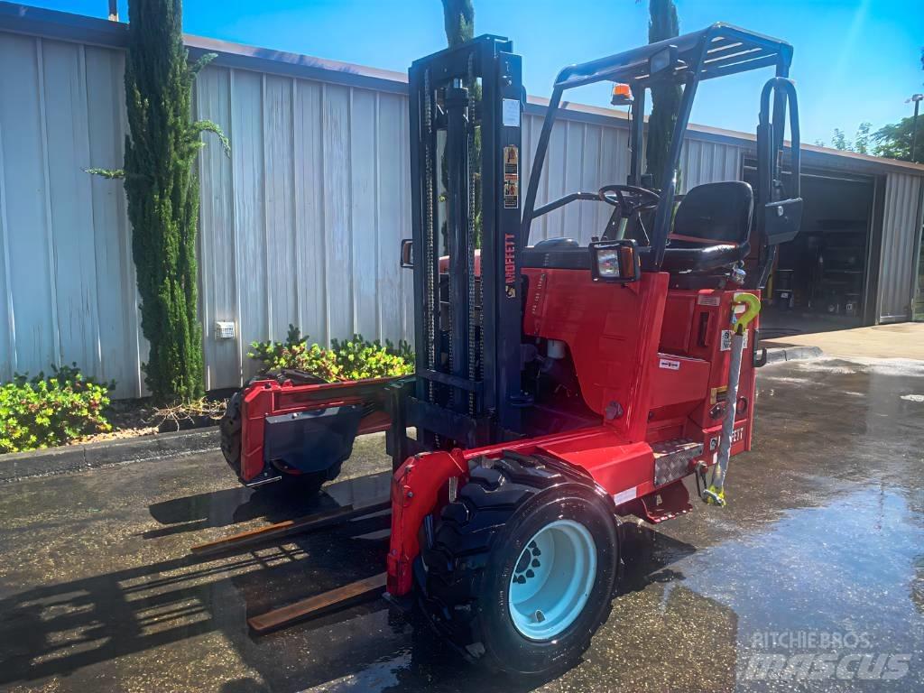Moffett M55 Truck mounted forklifts