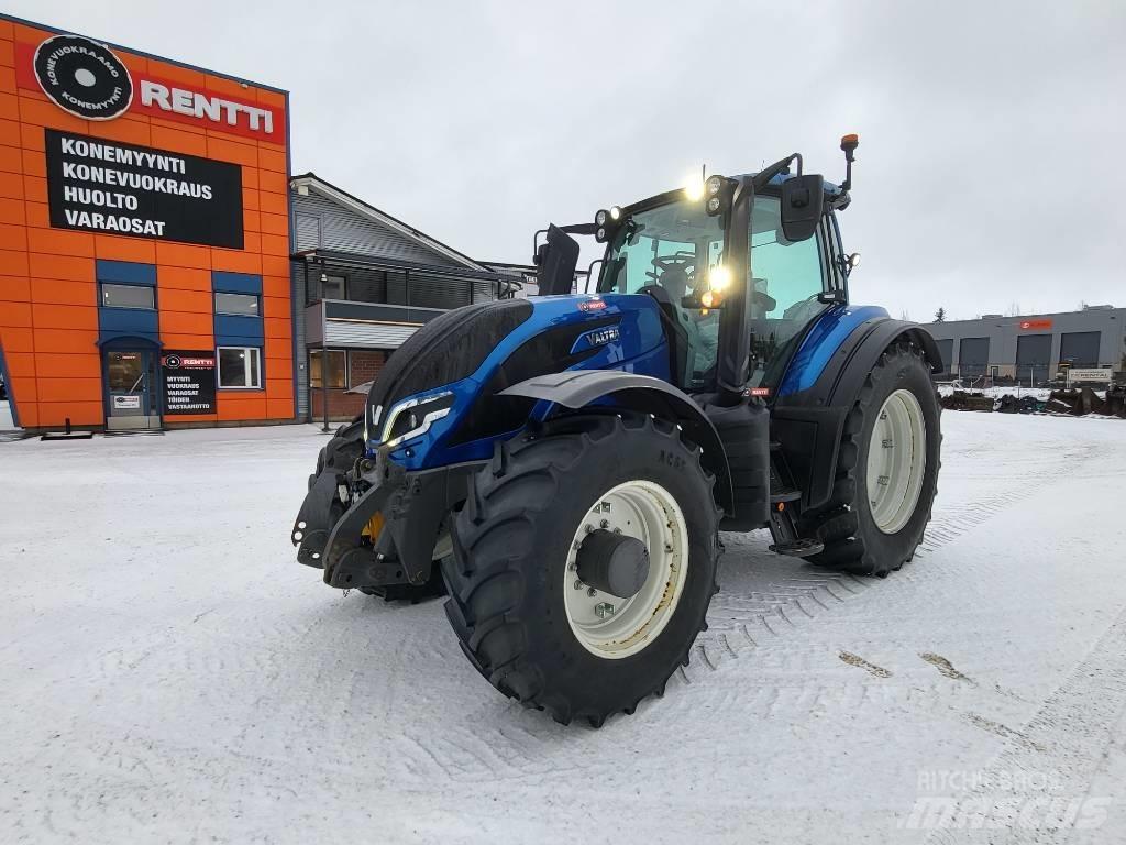 Valtra T 215 Tractors