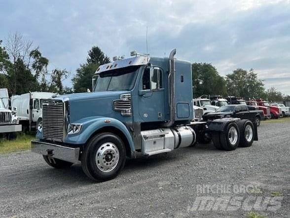 Freightliner 122SD Prime Movers