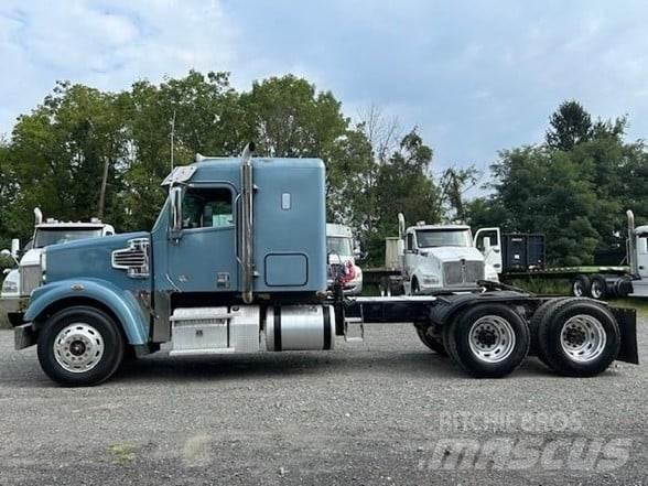 Freightliner 122SD Prime Movers