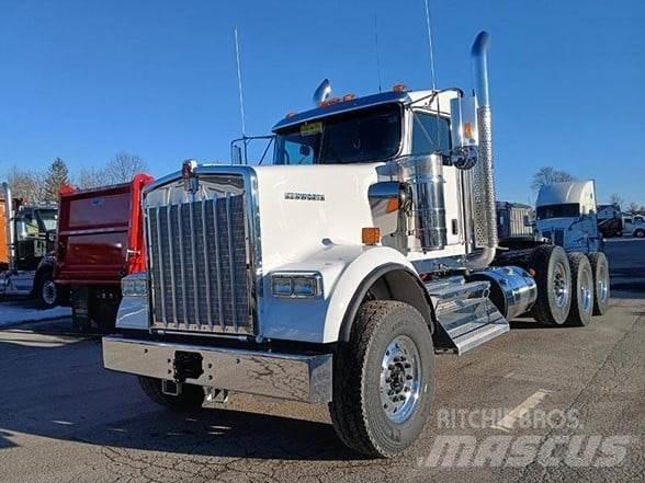 Kenworth W900B Prime Movers