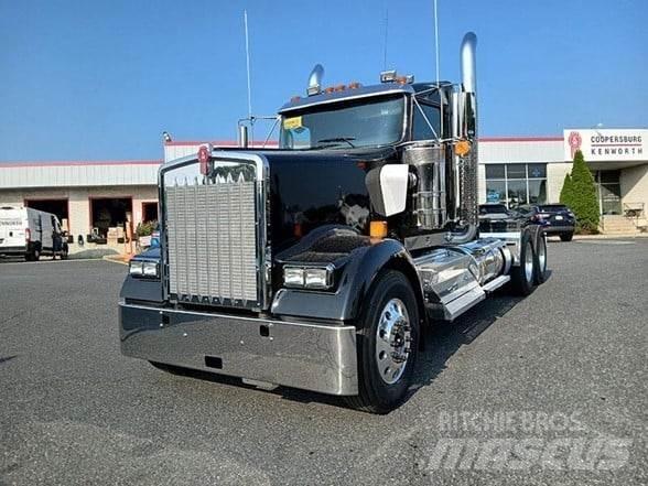 Kenworth W900L Prime Movers