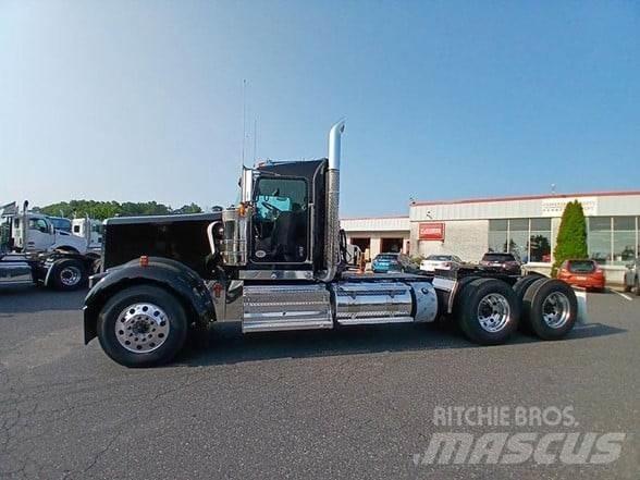 Kenworth W900L Prime Movers