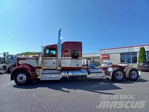 Kenworth W900L Prime Movers