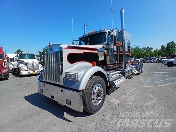 Kenworth W900L Prime Movers